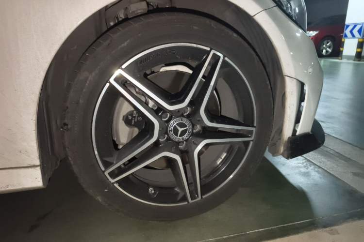 Used Mercedes-Benz C-Class 2021 C 260 L Sport Edition Star Collection Right Front Wheel Hub