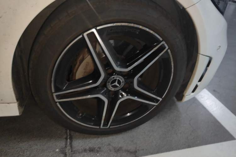 Used Mercedes-Benz C-Class 2021 C 260 Coupe Right Front Wheel Hub