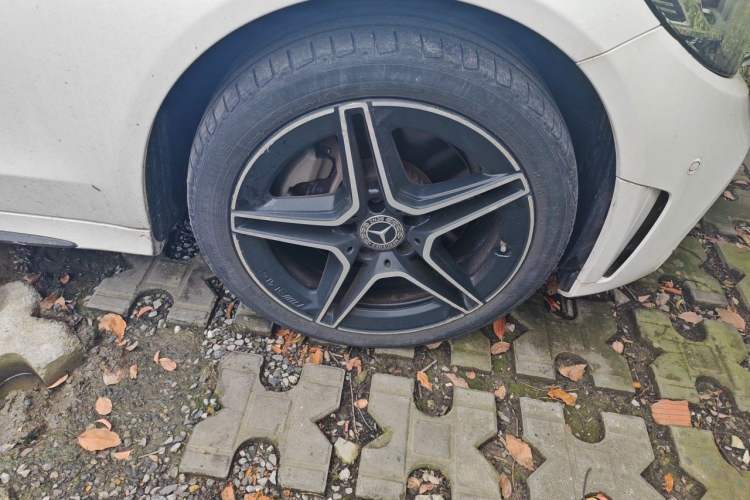 Used Mercedes-Benz C-Class 2021 C 260 Star Edition Right Front Wheel Hub