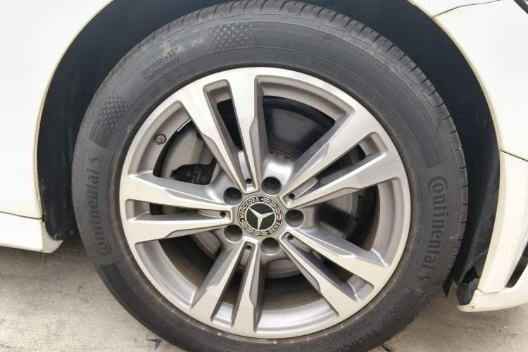 Used Mercedes-Benz C-Class 2021 C 200 L Fashion Edition Sport Version Right Front Wheel Hub