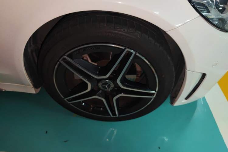 Used Mercedes-Benz C-Class 2021 C 260 L Sport Edition Star Collection Right Front Wheel Hub