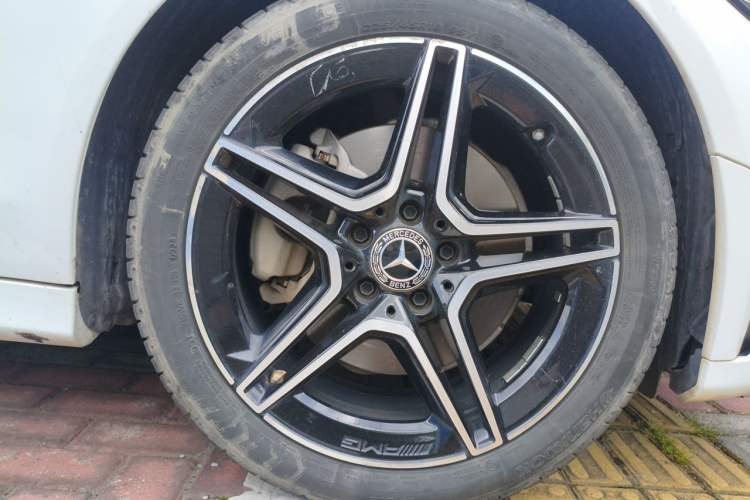 Used Mercedes-Benz C-Class 2021 C 260 L Sport Edition Star Collection Right Front Wheel Hub