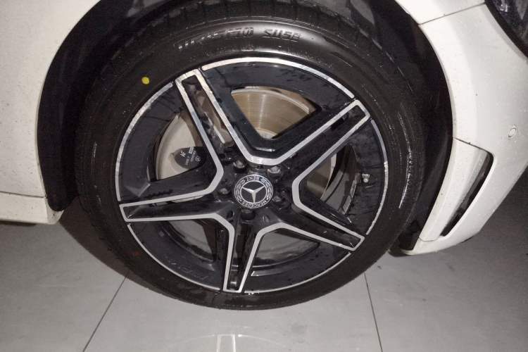 Used Mercedes-Benz C-Class 2021 C 260 L Sport Edition Star Collection Right Front Wheel Hub