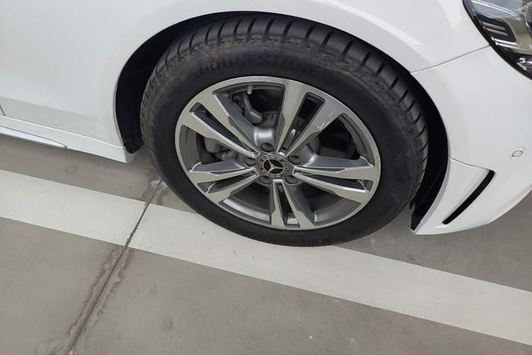 Used Mercedes-Benz C-Class 2021 C 200 L Fashion Edition Sport Version Right Front Wheel Hub