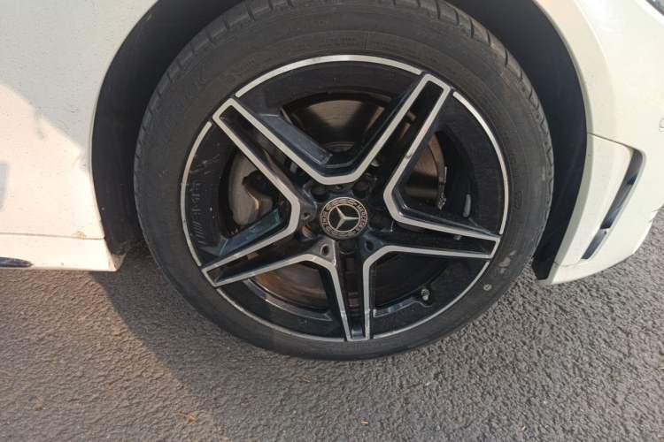 Used Mercedes-Benz C-Class 2021 C 260 Star Edition Right Front Wheel Hub