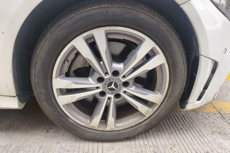 Used Mercedes-Benz C-Class 2021 C 200 L Fashion Edition Sport Version Right Front Wheel Hub