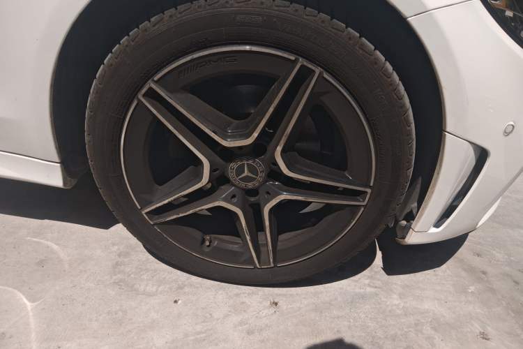 Used Mercedes-Benz C-Class 2021 C 260 L Sport Edition Star Collection Right Front Wheel Hub