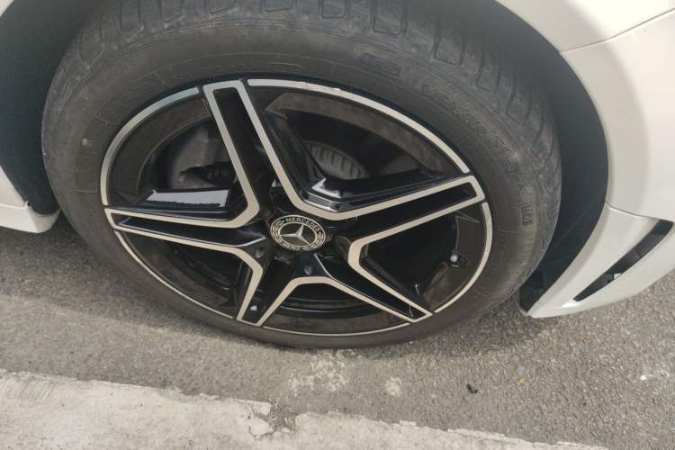Used Mercedes-Benz C-Class 2021 C 260 Star Edition Right Front Wheel Hub