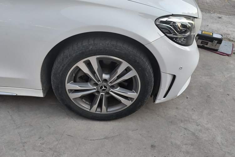 Used Mercedes-Benz C-Class 2021 C 200 L Fashion Edition Sport Version Right Front Wheel Hub