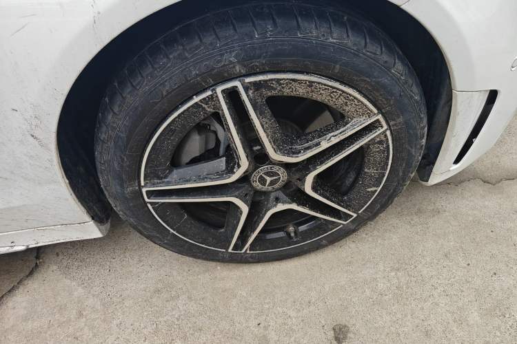 Used Mercedes-Benz C-Class 2021 C 260 L Sport Edition Star Collection Right Front Wheel Hub