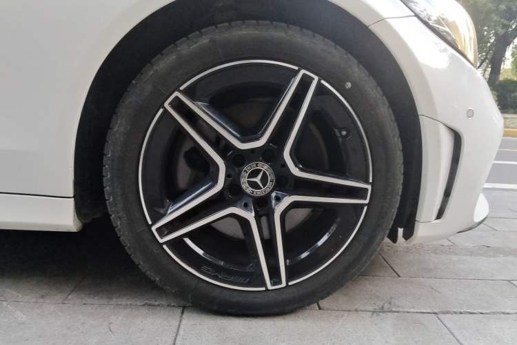 Used Mercedes-Benz C-Class 2021 C 260 L Sport Edition Star Collection Right Front Wheel Hub