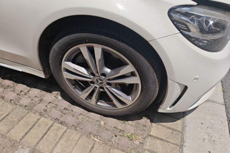 Used Mercedes-Benz C-Class 2021 C 200 L Fashion Edition Sport Version Right Front Wheel Hub