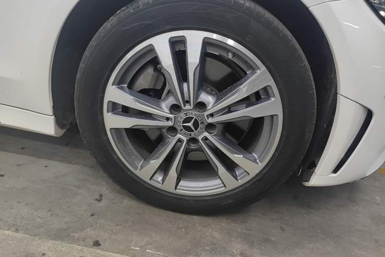 Used Mercedes-Benz C-Class 2021 C 200 L Fashion Edition Sport Version Right Front Wheel Hub