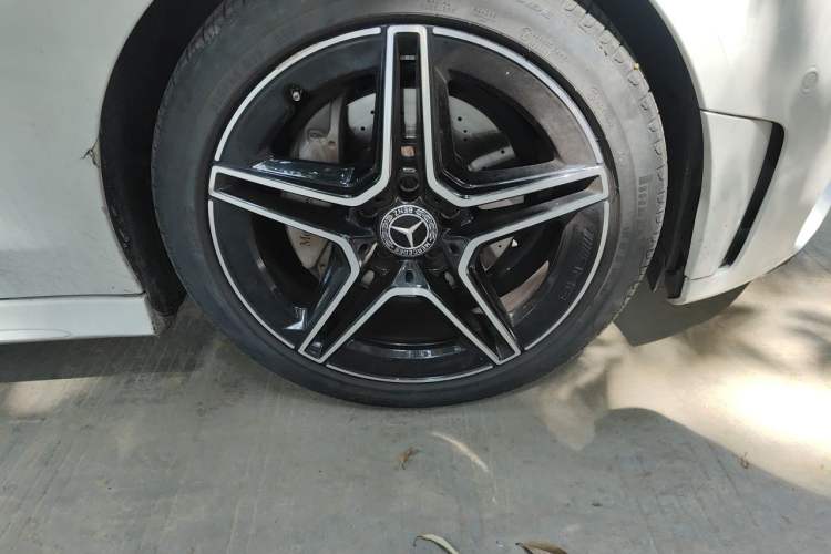 Used Mercedes-Benz C-Class 2021 C 260 Coupe Right Front Wheel Hub