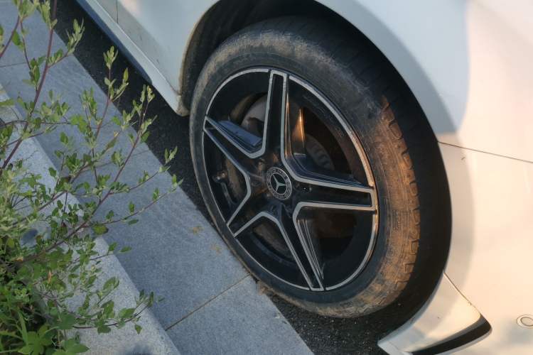 Used Mercedes-Benz C-Class 2021 C 260 Star Edition Right Front Wheel Hub