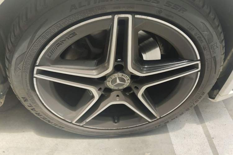 Used Mercedes-Benz C-Class 2021 C 260 L Sport Edition Star Collection Right Front Wheel Hub