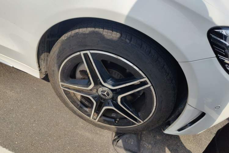 Used Mercedes-Benz C-Class 2021 C 260 L Sport Edition Star Collection Right Front Wheel Hub