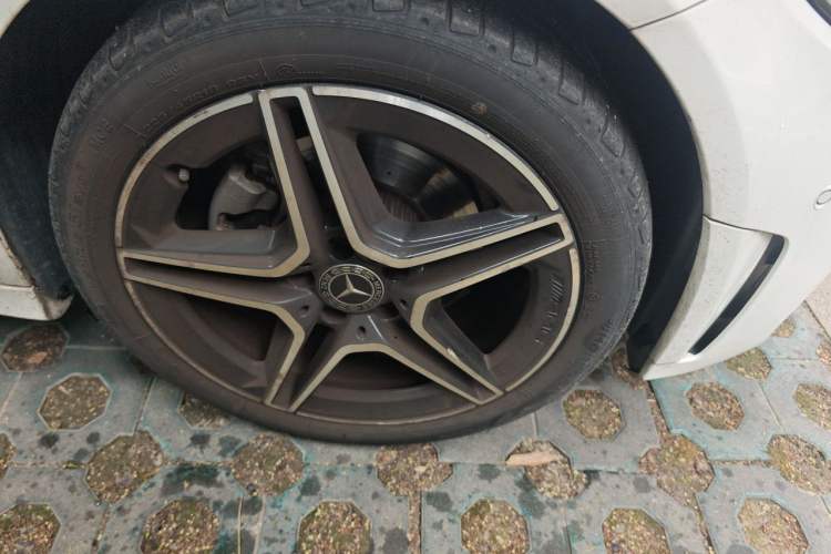 Used Mercedes-Benz C-Class 2021 C 260 Star Edition Right Front Wheel Hub