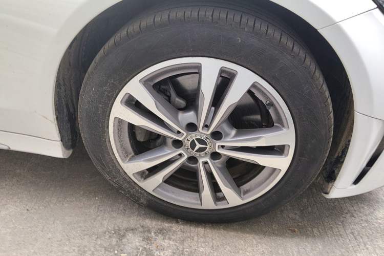 Used Mercedes-Benz C-Class 2021 C 200 L Fashion Edition Sport Version Right Front Wheel Hub