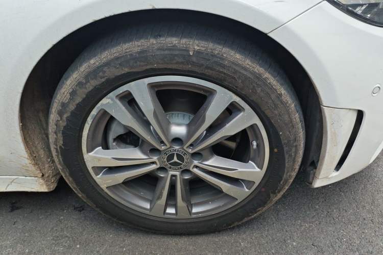 Used Mercedes-Benz C-Class 2021 C 200 L Fashion Edition Sport Version Right Front Wheel Hub