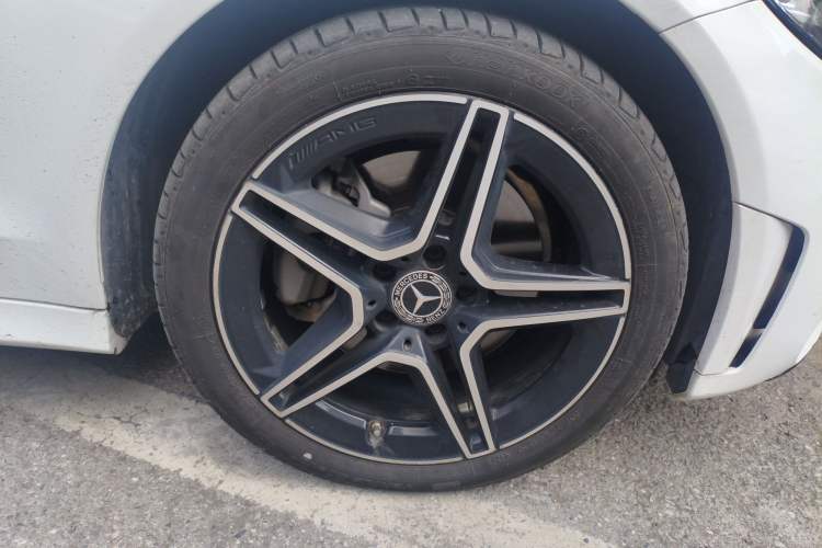Used Mercedes-Benz C-Class 2021 C 260 L Sport Edition Star Collection Right Front Wheel Hub