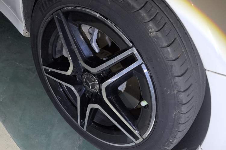 Used Mercedes-Benz C-Class 2021 C 260 L Sport Edition Star Collection Right Front Wheel Hub