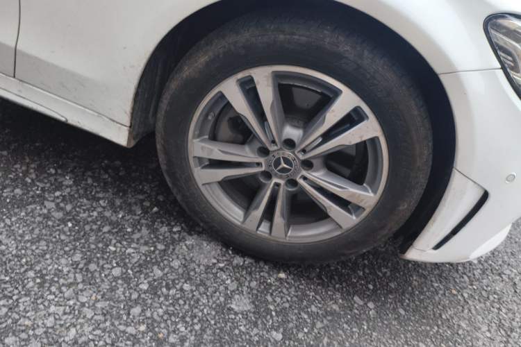 Used Mercedes-Benz C-Class 2021 C 200 L Fashion Edition Sport Version Right Front Wheel Hub