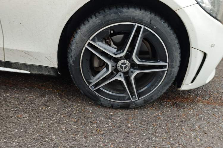 Used Mercedes-Benz C-Class 2021 C 260 L Sport Edition Star Collection Right Front Wheel Hub