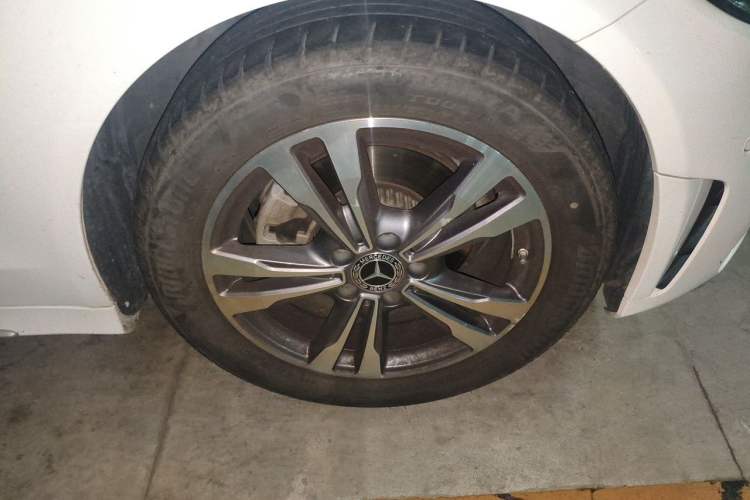 Used Mercedes-Benz C-Class 2021 C 200 L Fashion Edition Sport Version Right Front Wheel Hub