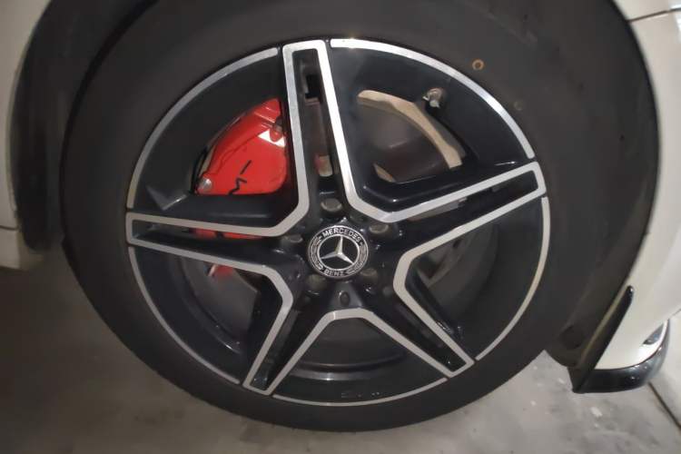 Used Mercedes-Benz C-Class 2021 C 260 Star Edition Right Front Wheel Hub