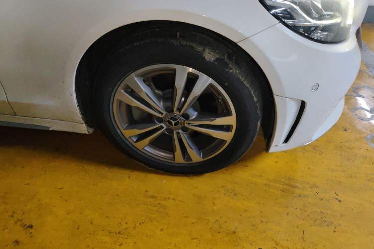 Used Mercedes-Benz C-Class 2021 C 200 L Fashion Edition Sport Version Right Front Wheel Hub