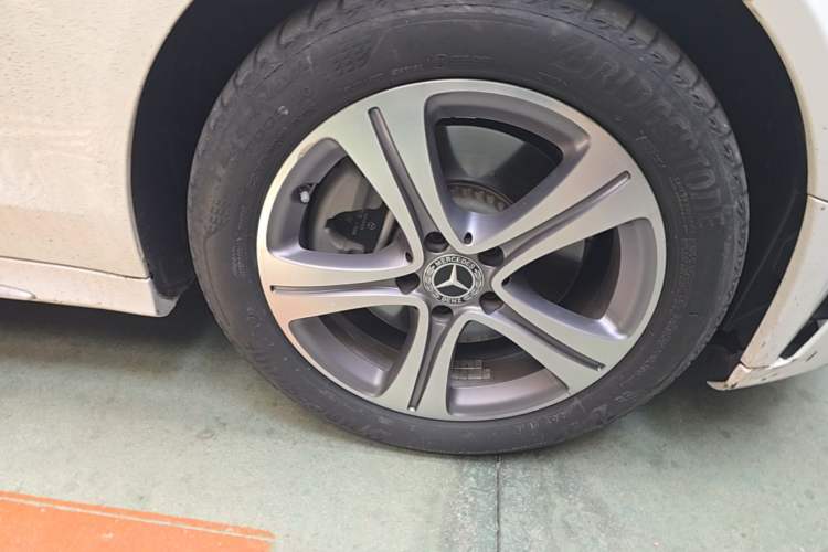 Used Mercedes-Benz C-Class 2021 C 260 L Sport Edition Right Front Wheel Hub