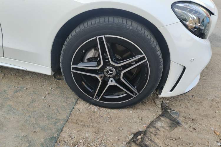 Used Mercedes-Benz C-Class 2021 C 260 L Sport Edition Star Collection Right Front Wheel Hub