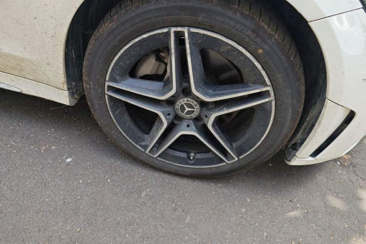 Used Mercedes-Benz C-Class 2021 C 260 L Sport Edition Star Collection Right Front Wheel Hub