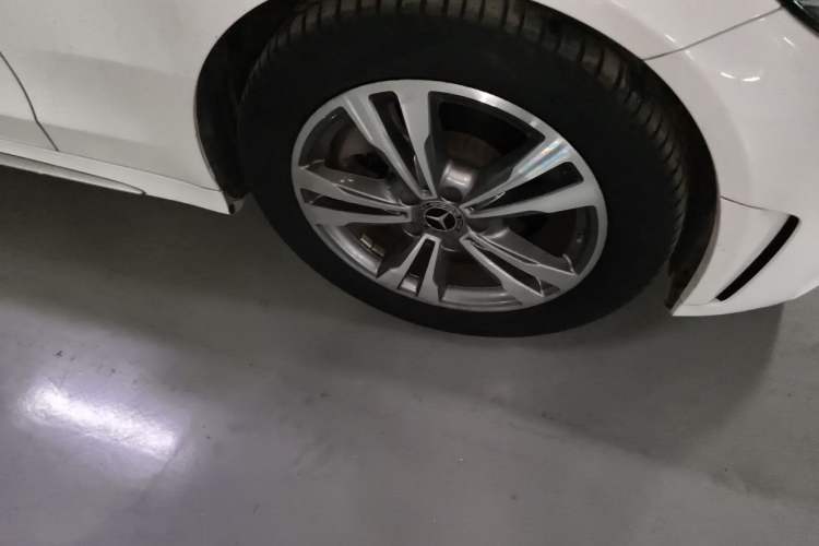 Used Mercedes-Benz C-Class 2021 C 200 L Fashion Edition Sport Version Right Front Wheel Hub