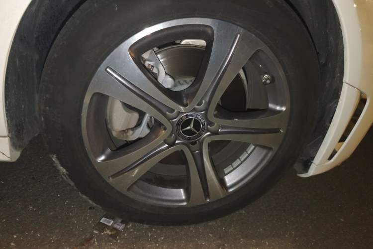 Used Mercedes-Benz C-Class 2021 C 260 L Sport Edition Right Front Wheel Hub