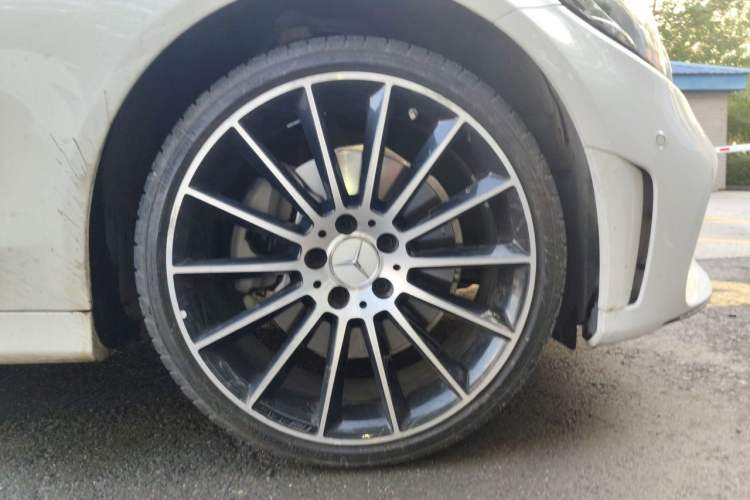 Used Mercedes-Benz C-Class 2021 C 260 L Sport Edition Star Collection Right Front Wheel Hub