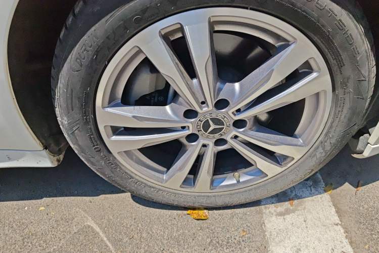 Used Mercedes-Benz C-Class 2021 C 200 L Fashion Edition Sport Version Right Front Wheel Hub