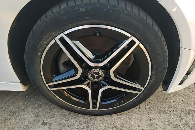 Used Mercedes-Benz C-Class 2021 C 260 L Sport Edition Star Collection Right Front Wheel Hub
