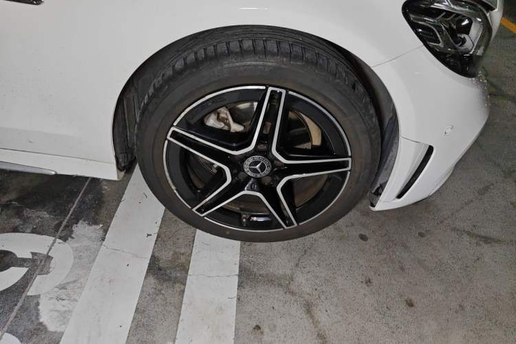 Used Mercedes-Benz C-Class 2021 C 260 L Sport Edition Star Collection Right Front Wheel Hub