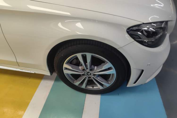 Used Mercedes-Benz C-Class 2021 C 200 L Fashion Edition Sport Version Right Front Wheel Hub