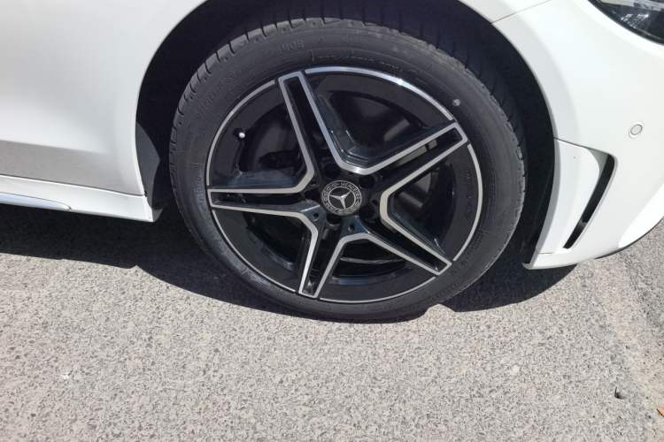 Used Mercedes-Benz C-Class 2021 C 260 L Sport Edition Star Collection Right Front Wheel Hub