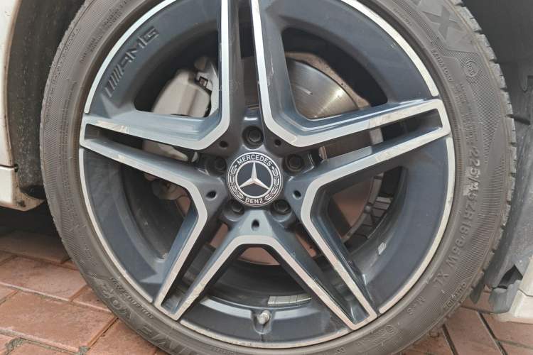 Used Mercedes-Benz C-Class 2021 C 260 L Sport Edition Star Collection Right Front Wheel Hub