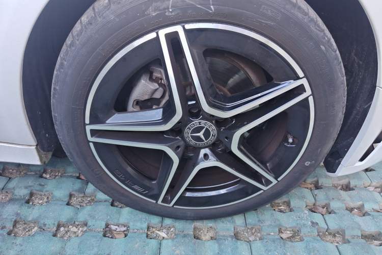 Used Mercedes-Benz C-Class 2021 C 260 Star Edition Right Front Wheel Hub