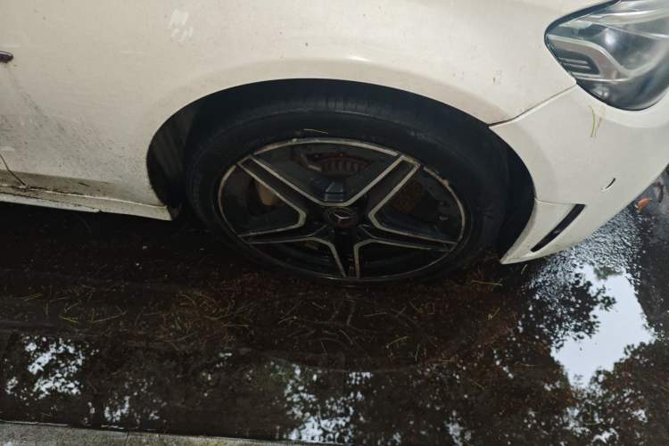 Used Mercedes-Benz C-Class 2021 C 260 L Sport Edition Star Collection Right Front Wheel Hub