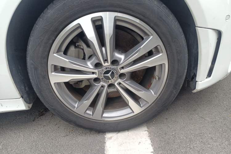 Used Mercedes-Benz C-Class 2021 C 200 L Fashion Edition Sport Version Right Front Wheel Hub
