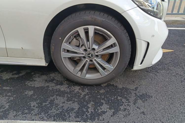 Used Mercedes-Benz C-Class 2021 C 200 L Fashion Edition Sport Version Right Front Wheel Hub