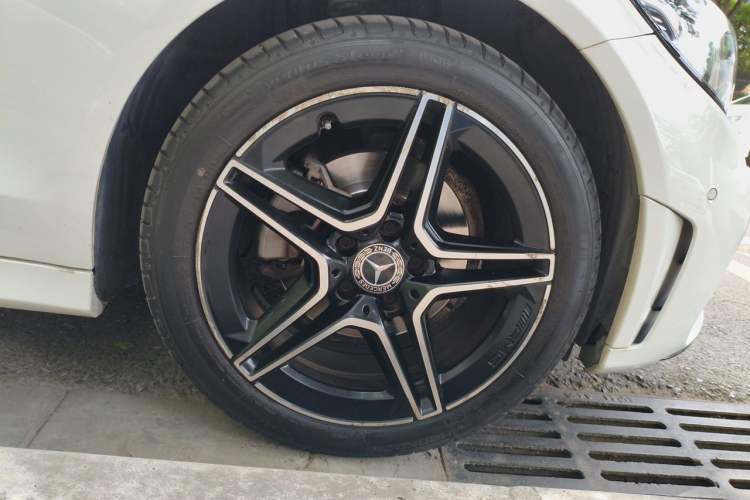 Used Mercedes-Benz C-Class 2021 C 260 L Sport Edition Star Collection Right Front Wheel Hub