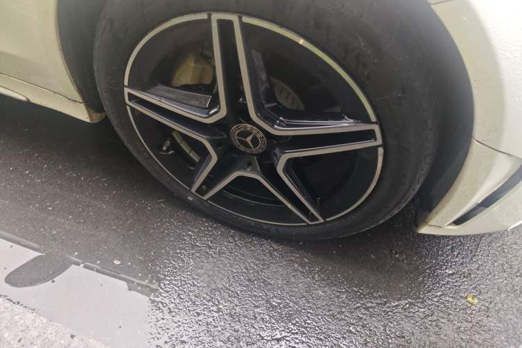 Used Mercedes-Benz C-Class 2021 C 260 L Sport Edition Star Collection Right Front Wheel Hub