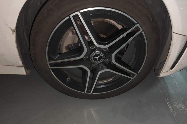 Used Mercedes-Benz C-Class 2021 C 260 L Sport Edition Star Collection Right Front Wheel Hub